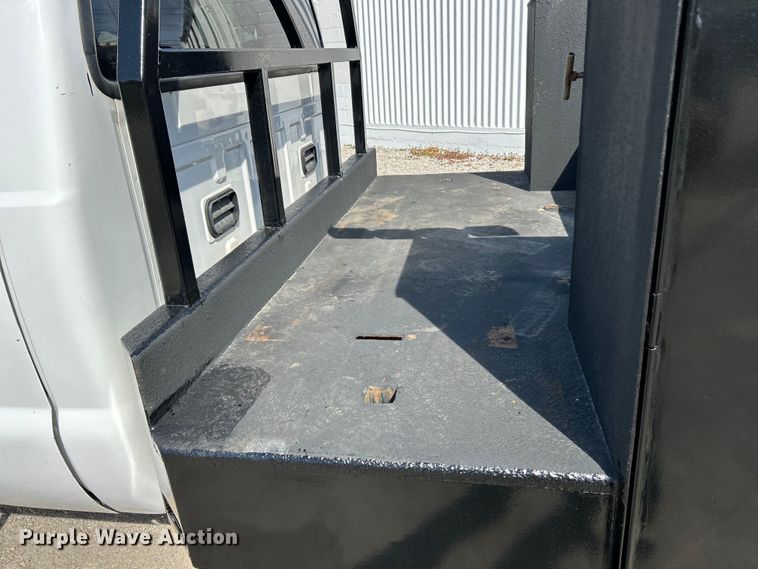 image for item EK4287 2004 Ford  F450 Super Duty XLT flatbed truck