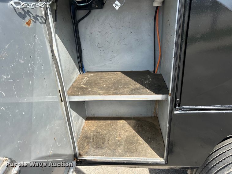 image for item EK4287 2004 Ford  F450 Super Duty XLT flatbed truck