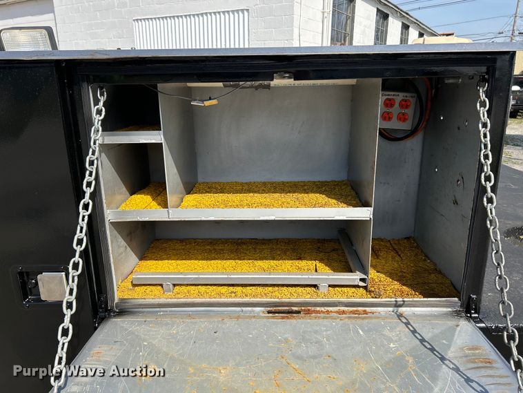 image for item EK4287 2004 Ford  F450 Super Duty XLT flatbed truck