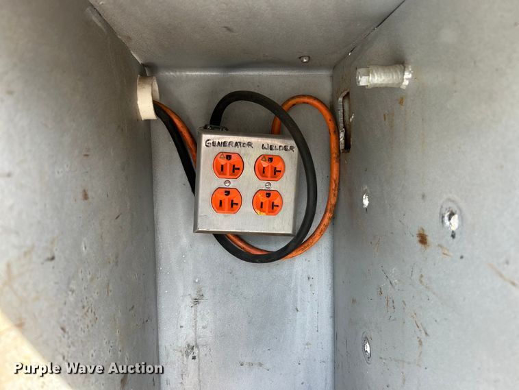 image for item EK4287 2004 Ford  F450 Super Duty XLT flatbed truck