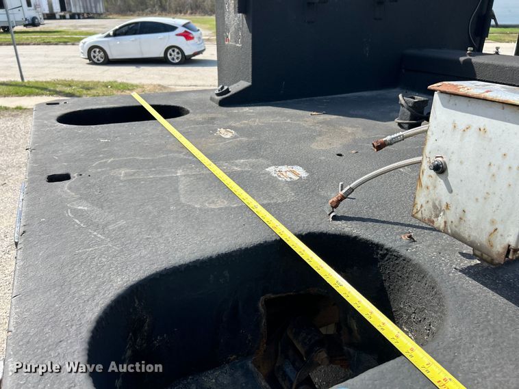 image for item EK4287 2004 Ford  F450 Super Duty XLT flatbed truck