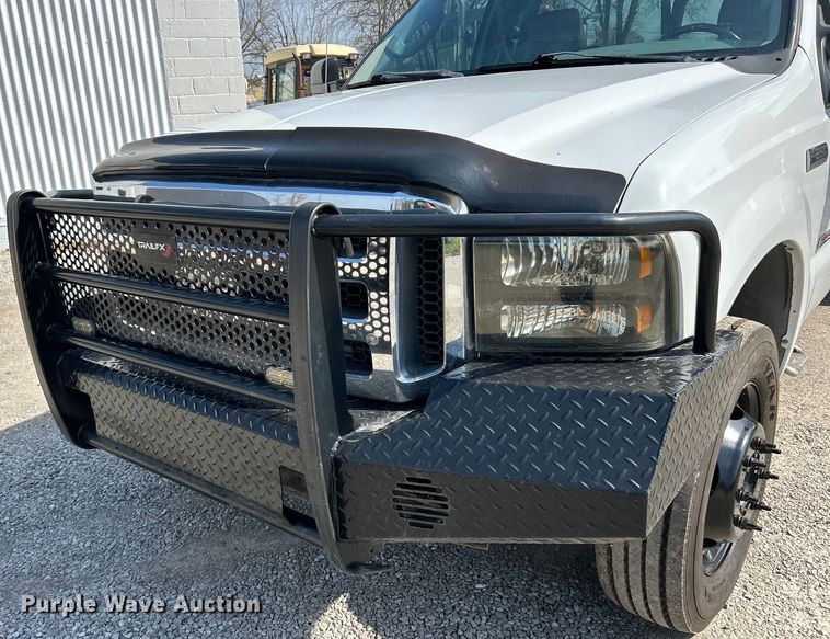 image for item EK4287 2004 Ford  F450 Super Duty XLT flatbed truck