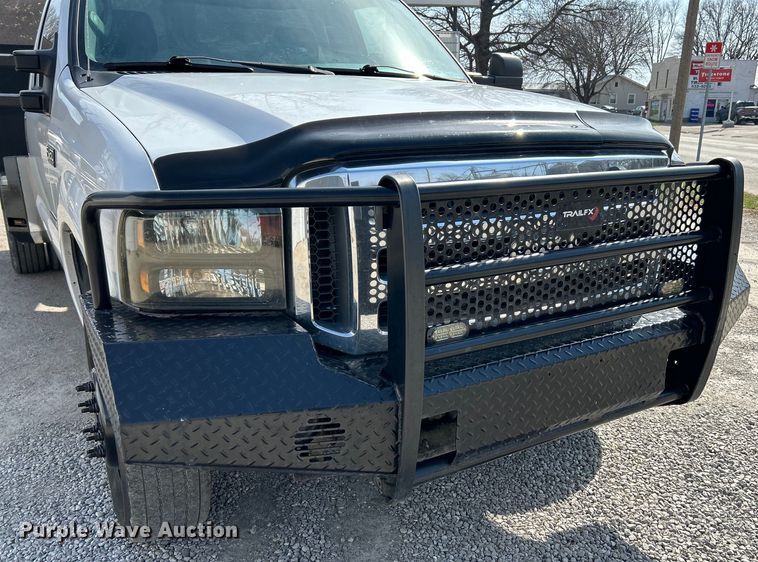 image for item EK4287 2004 Ford  F450 Super Duty XLT flatbed truck