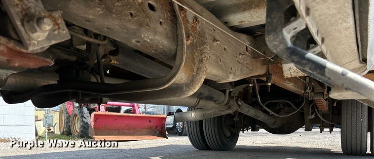 image for item EK4287 2004 Ford  F450 Super Duty XLT flatbed truck