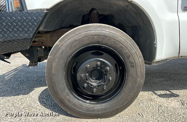 image for item EK4287 2004 Ford  F450 Super Duty XLT flatbed truck