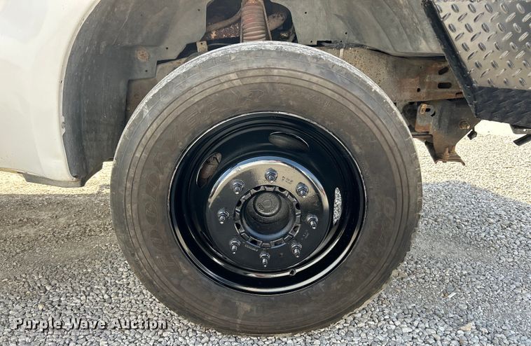 image for item EK4287 2004 Ford  F450 Super Duty XLT flatbed truck