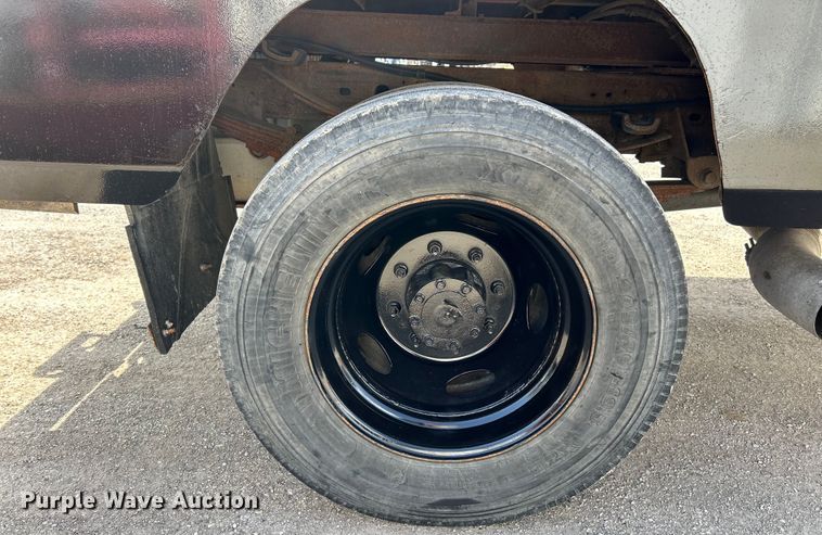 image for item EK4287 2004 Ford  F450 Super Duty XLT flatbed truck