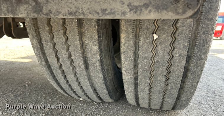 image for item EK4287 2004 Ford  F450 Super Duty XLT flatbed truck