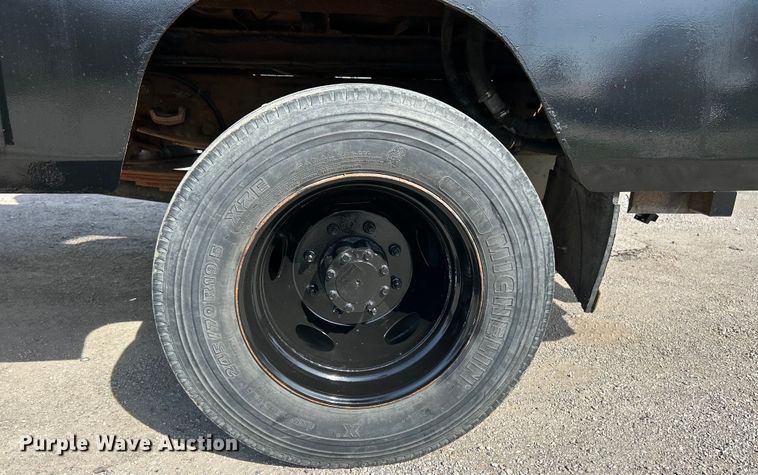 image for item EK4287 2004 Ford  F450 Super Duty XLT flatbed truck