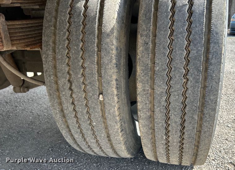 image for item EK4287 2004 Ford  F450 Super Duty XLT flatbed truck