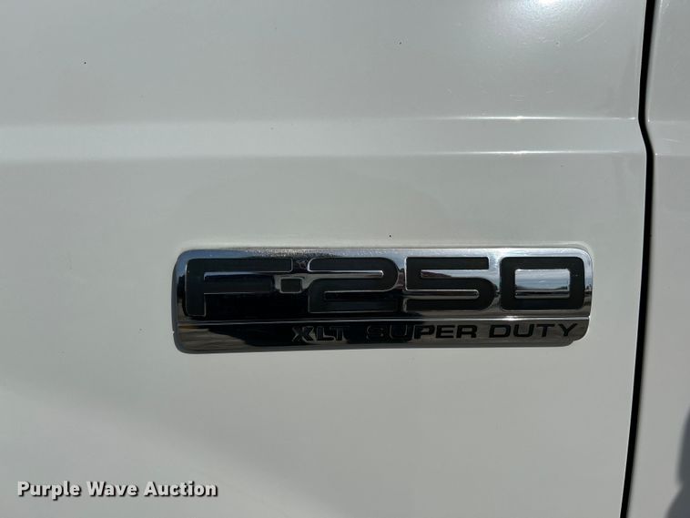 image for item EK4287 2004 Ford  F450 Super Duty XLT flatbed truck