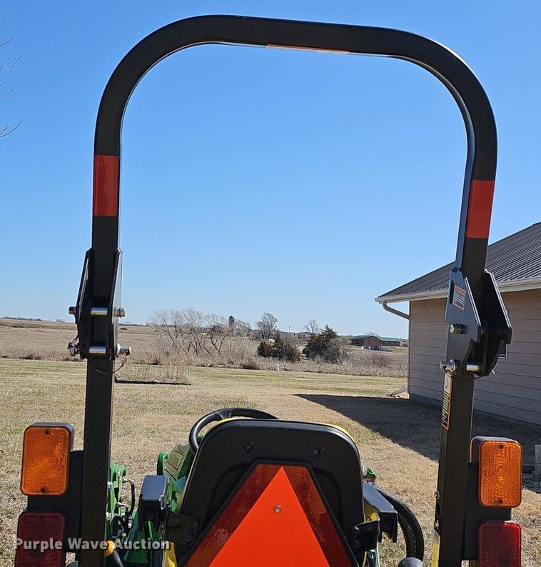 image for item EK5629 2016 John Deere  1025R tractor