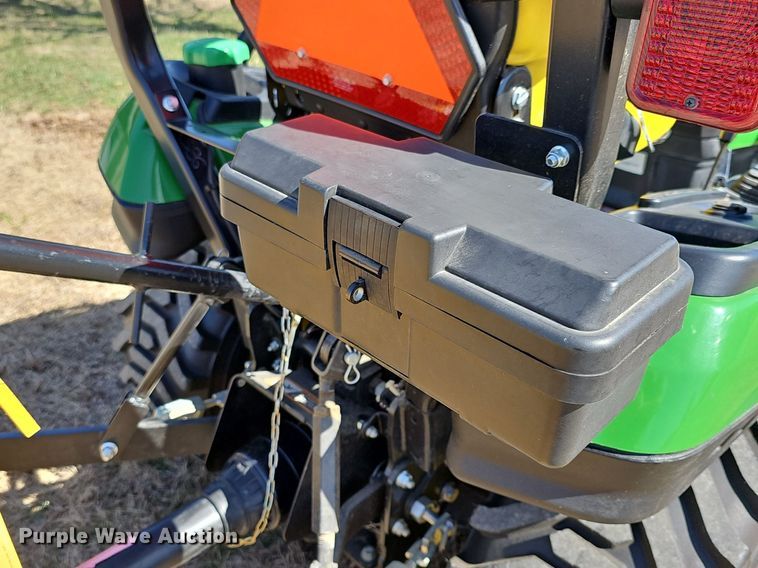 image for item EK5629 2016 John Deere  1025R tractor