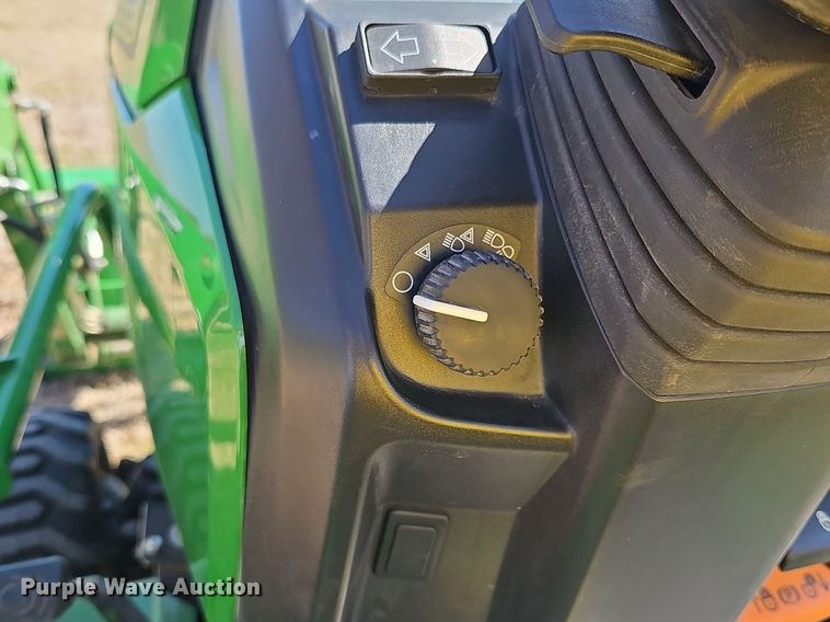 image for item EK5629 2016 John Deere  1025R tractor