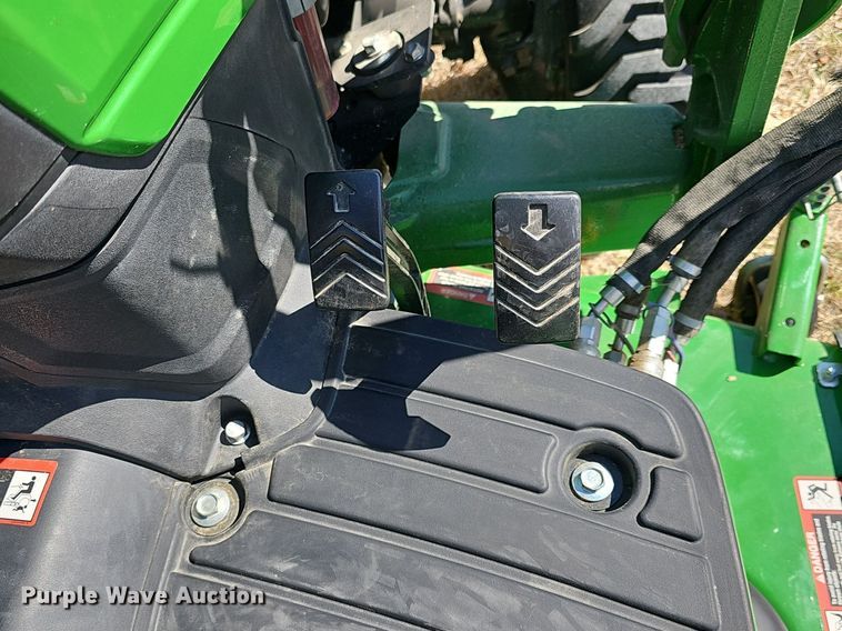 image for item EK5629 2016 John Deere  1025R tractor