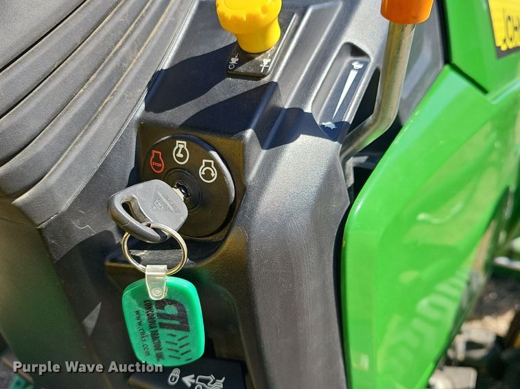 image for item EK5629 2016 John Deere  1025R tractor