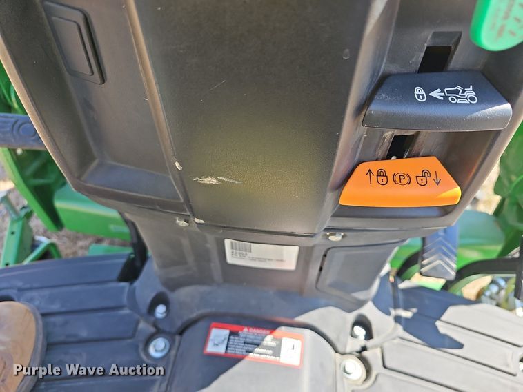 image for item EK5629 2016 John Deere  1025R tractor