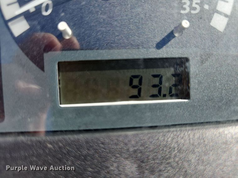 image for item EK5629 2016 John Deere  1025R tractor