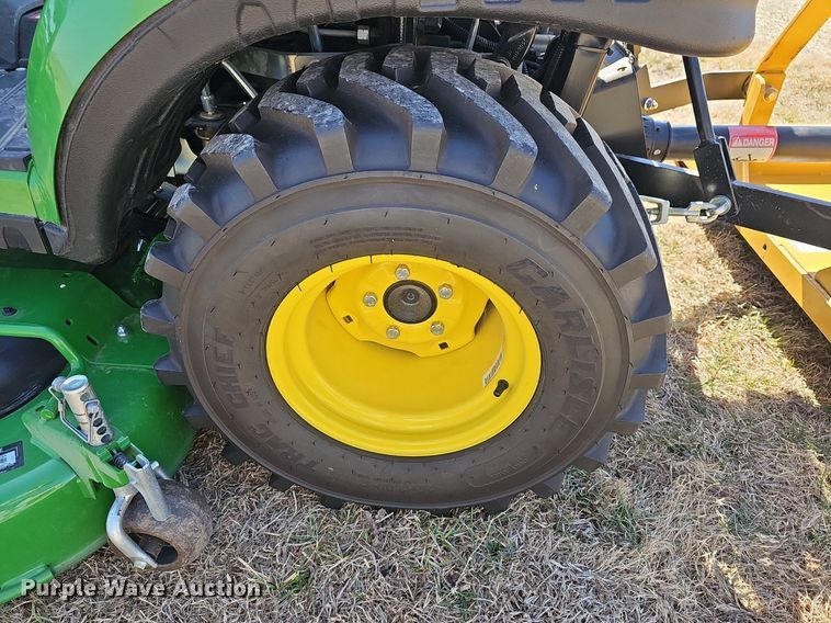 image for item EK5629 2016 John Deere  1025R tractor