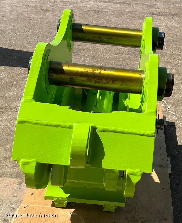 image for item JS9970 HTV  CAT320 quick coupler