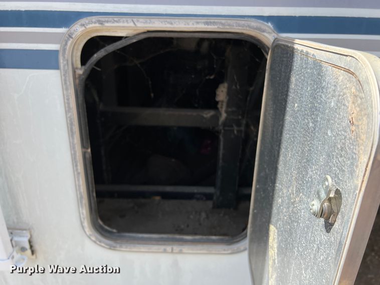 image for item KV9793 1999 Holiday Rambler Alumascape camper