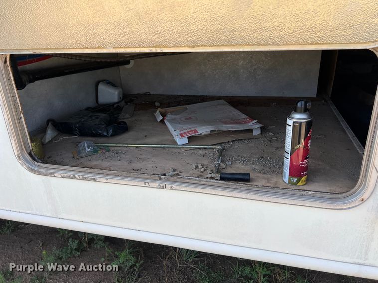 image for item KV9793 1999 Holiday Rambler Alumascape camper