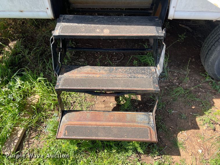 image for item KV9793 1999 Holiday Rambler Alumascape camper