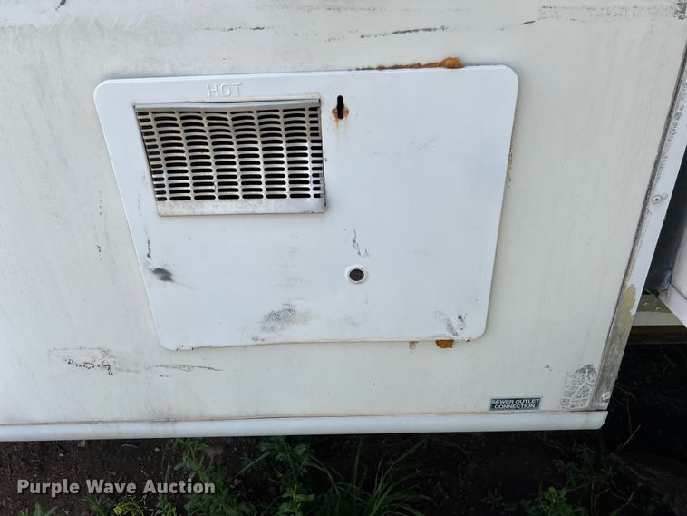 image for item KV9793 1999 Holiday Rambler Alumascape camper