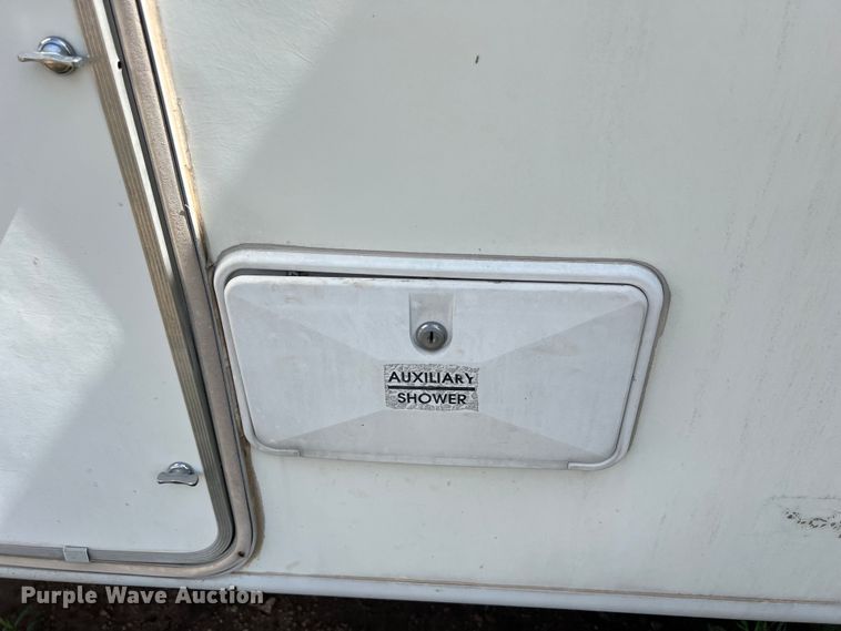 image for item KV9793 1999 Holiday Rambler Alumascape camper