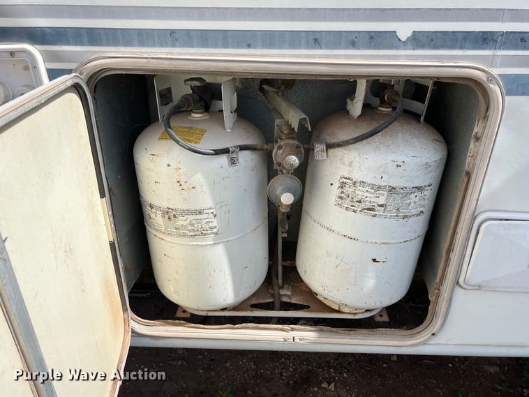 image for item KV9793 1999 Holiday Rambler Alumascape camper