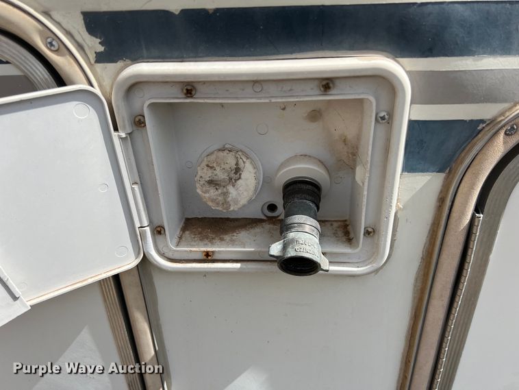 image for item KV9793 1999 Holiday Rambler Alumascape camper