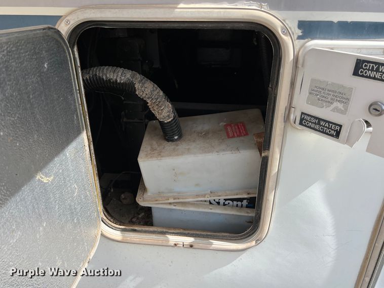 image for item KV9793 1999 Holiday Rambler Alumascape camper