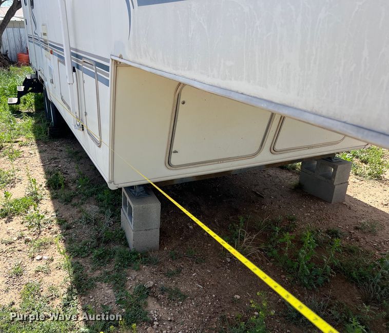 image for item KV9793 1999 Holiday Rambler Alumascape camper