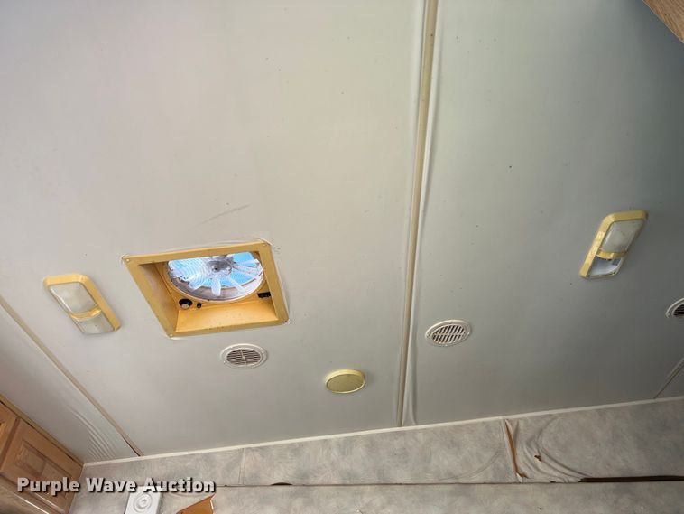 image for item KV9793 1999 Holiday Rambler Alumascape camper