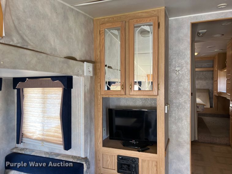 image for item KV9793 1999 Holiday Rambler Alumascape camper