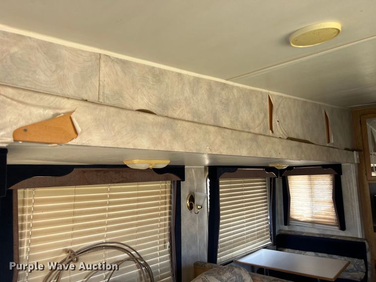 image for item KV9793 1999 Holiday Rambler Alumascape camper