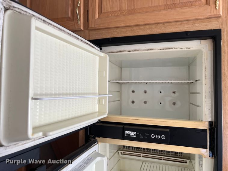 image for item KV9793 1999 Holiday Rambler Alumascape camper