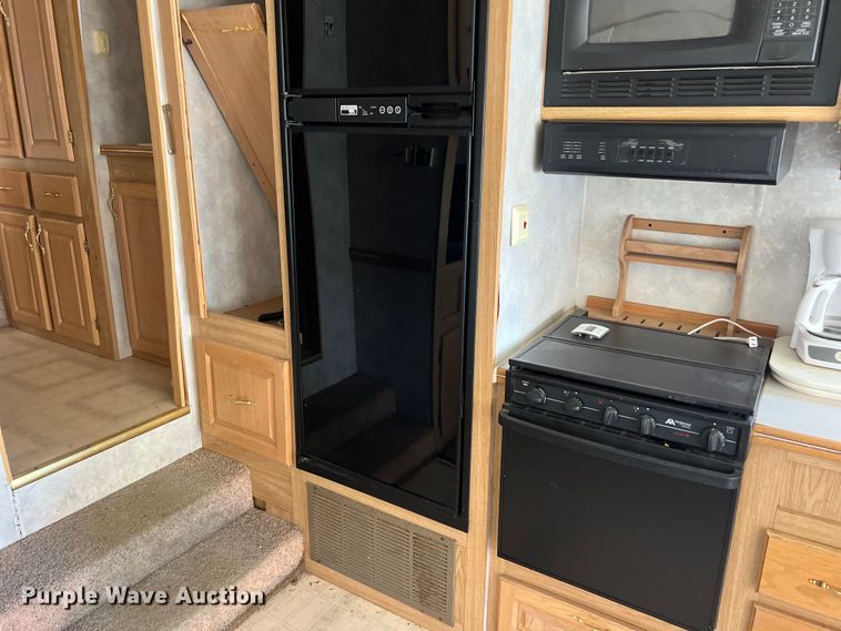 image for item KV9793 1999 Holiday Rambler Alumascape camper