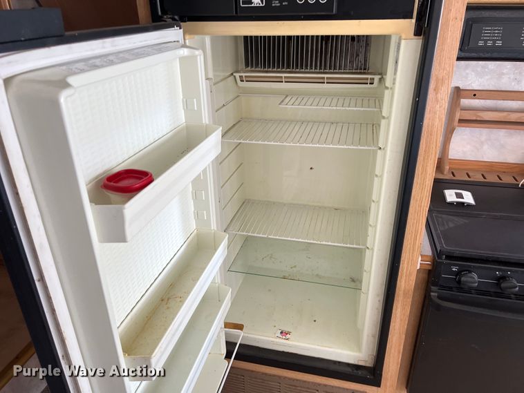 image for item KV9793 1999 Holiday Rambler Alumascape camper