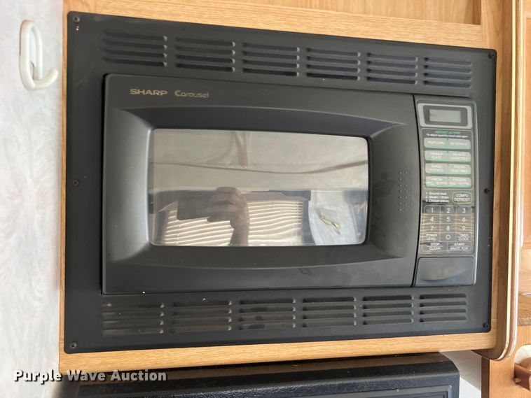 image for item KV9793 1999 Holiday Rambler Alumascape camper