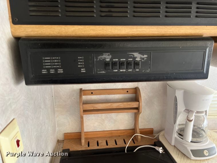 image for item KV9793 1999 Holiday Rambler Alumascape camper