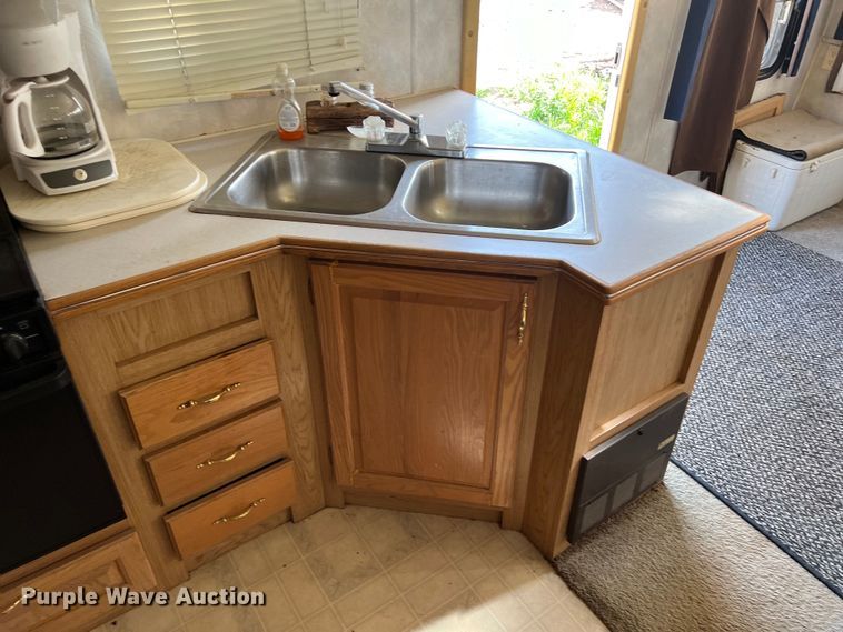 image for item KV9793 1999 Holiday Rambler Alumascape camper