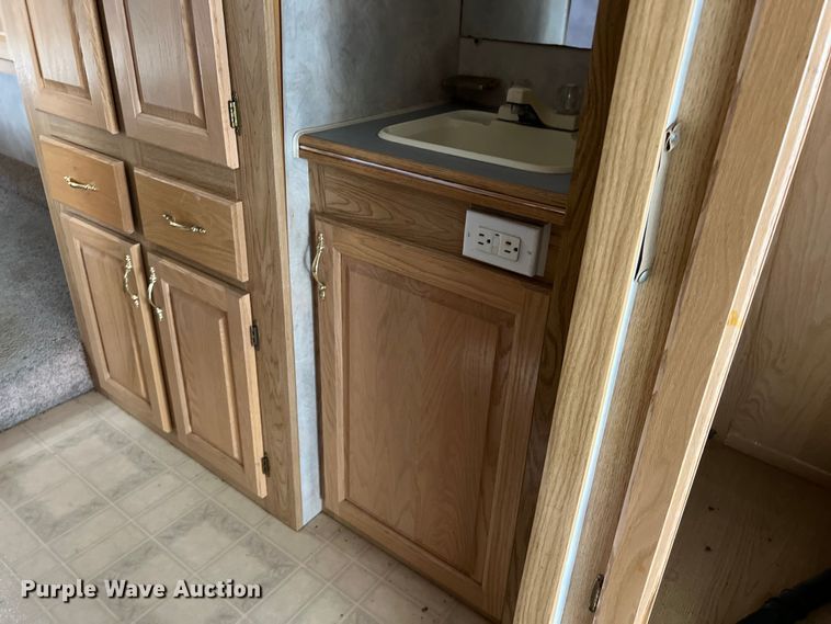 image for item KV9793 1999 Holiday Rambler Alumascape camper