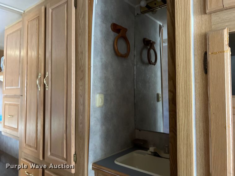 image for item KV9793 1999 Holiday Rambler Alumascape camper