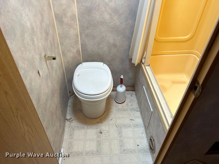 image for item KV9793 1999 Holiday Rambler Alumascape camper