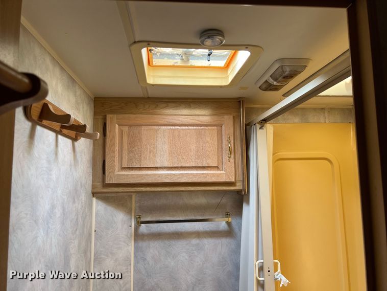 image for item KV9793 1999 Holiday Rambler Alumascape camper