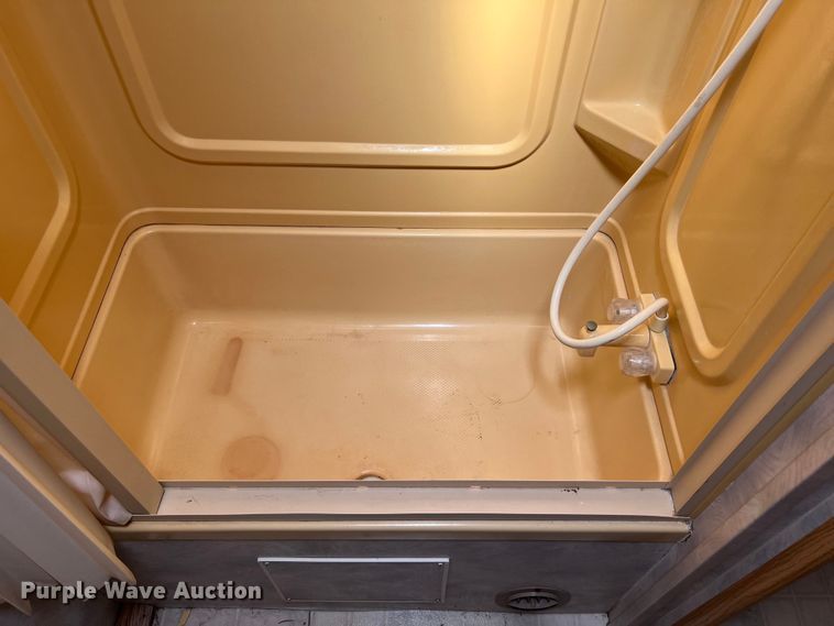 image for item KV9793 1999 Holiday Rambler Alumascape camper