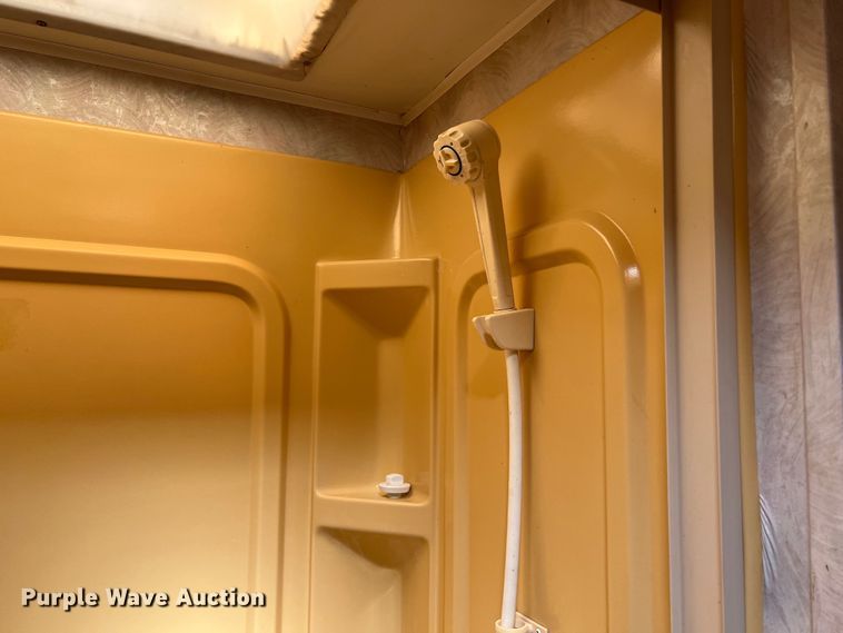 image for item KV9793 1999 Holiday Rambler Alumascape camper