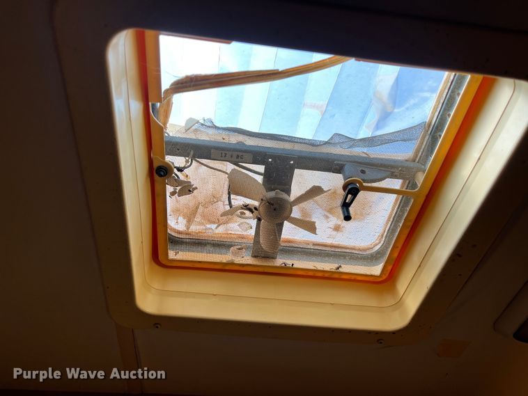 image for item KV9793 1999 Holiday Rambler Alumascape camper