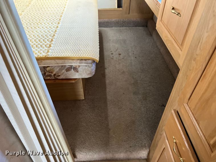 image for item KV9793 1999 Holiday Rambler Alumascape camper